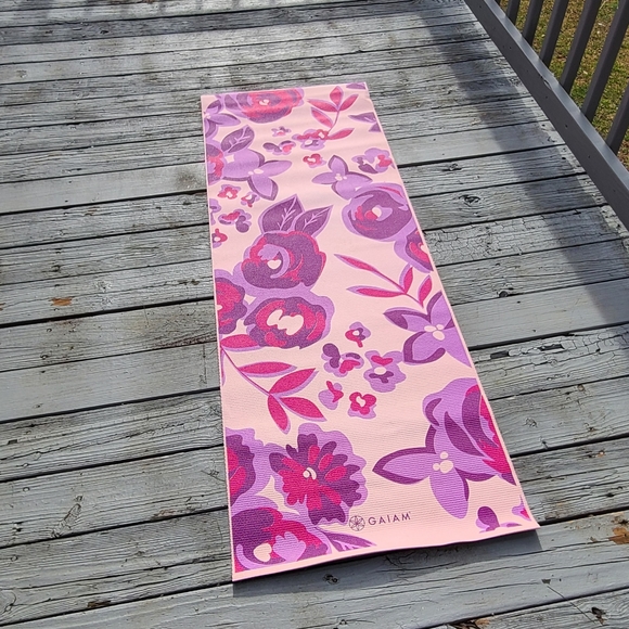 GAIAM Other - Gaiam floral yoga mat